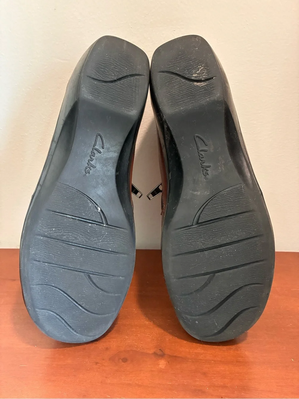 Clarks Bendables Brown Leather Side Zipper Slip-on Shoes Women’s Size 9.5